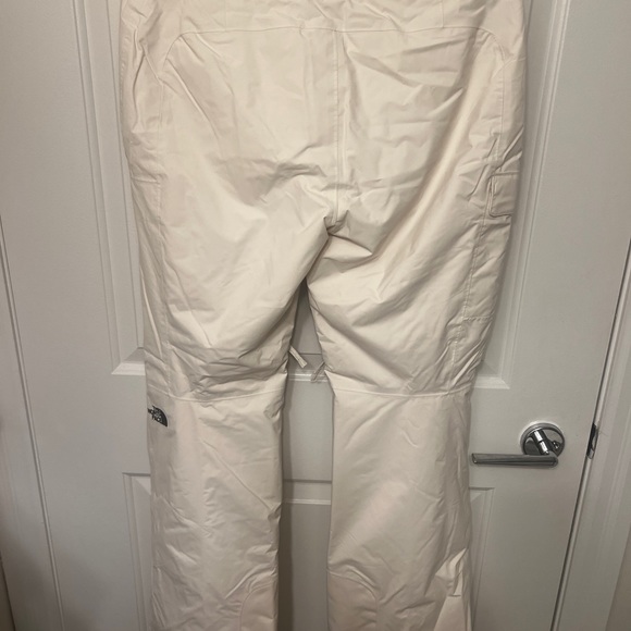 Brand new snowboard/ski pants - Picture 2 of 3